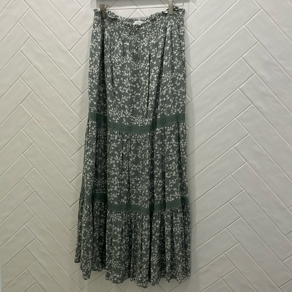 Altar'd State Green & White Floral Rayon Maxi Lined Skirt Size L Elastic waist